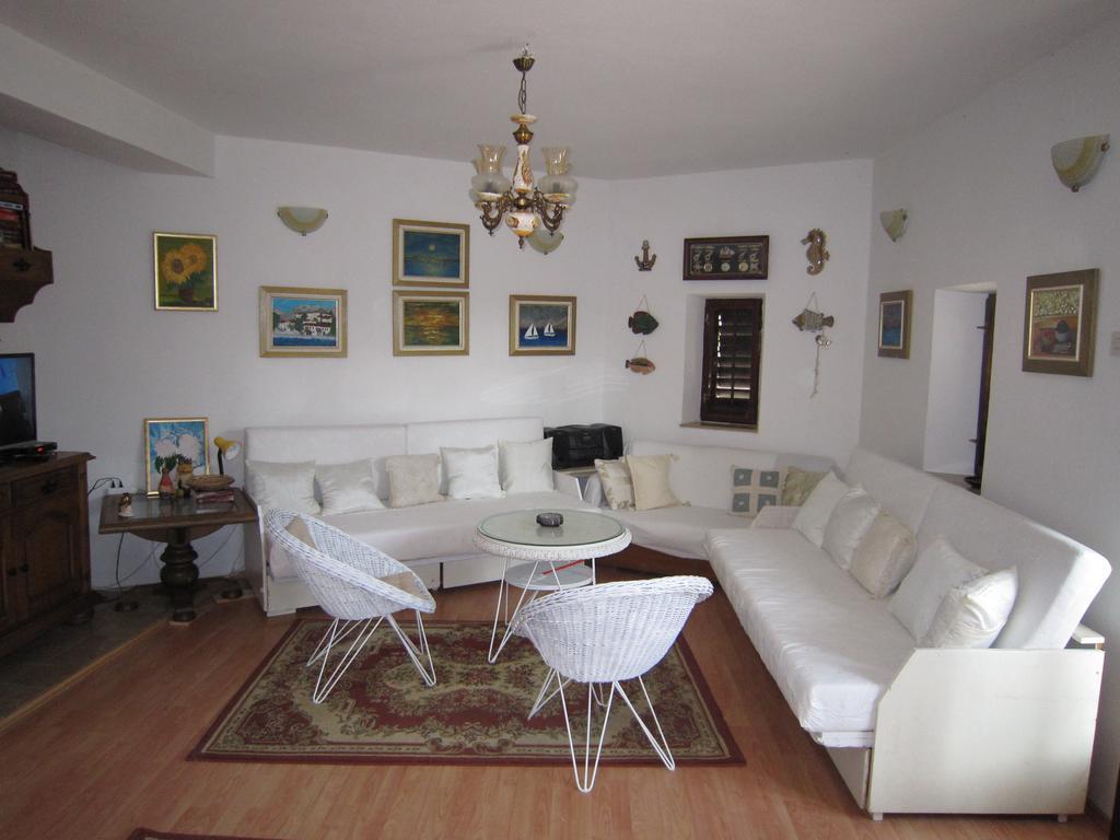Holiday Home Mona Igrane Rum bild